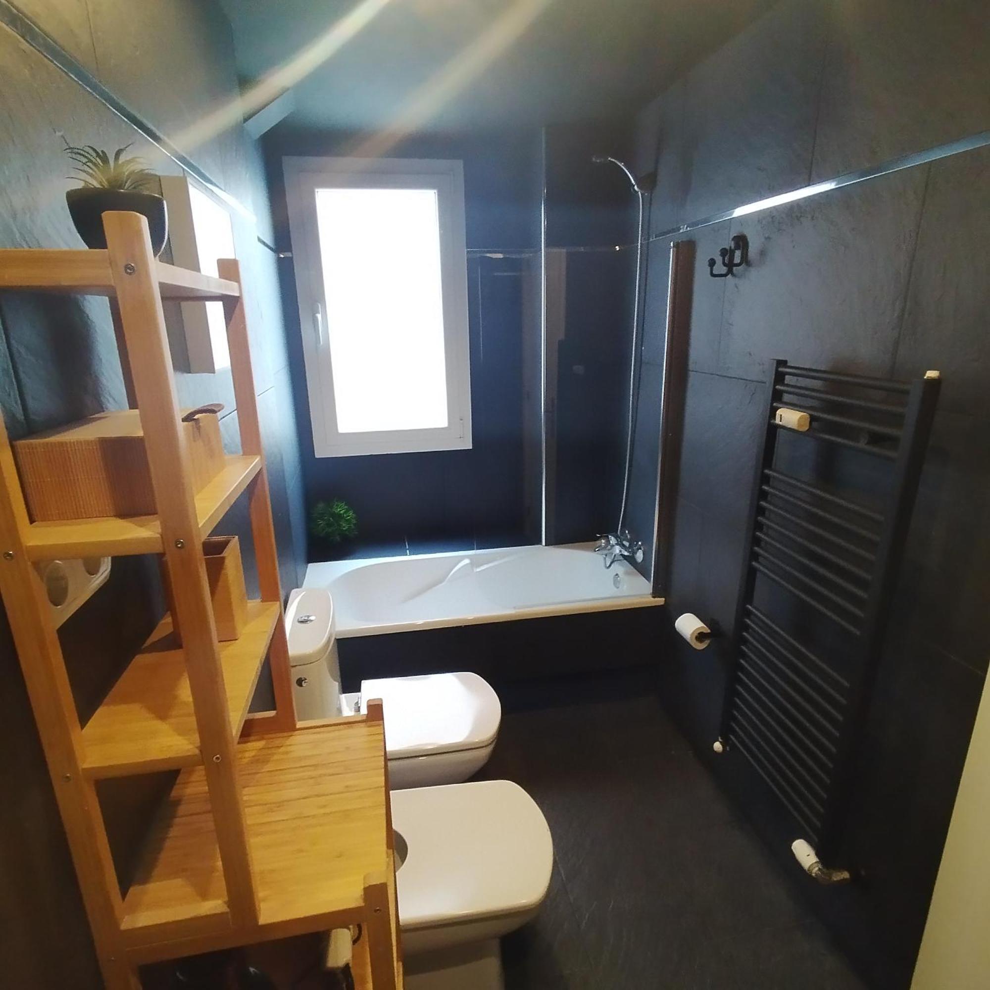 Leon Riverside Flat Екстериор снимка